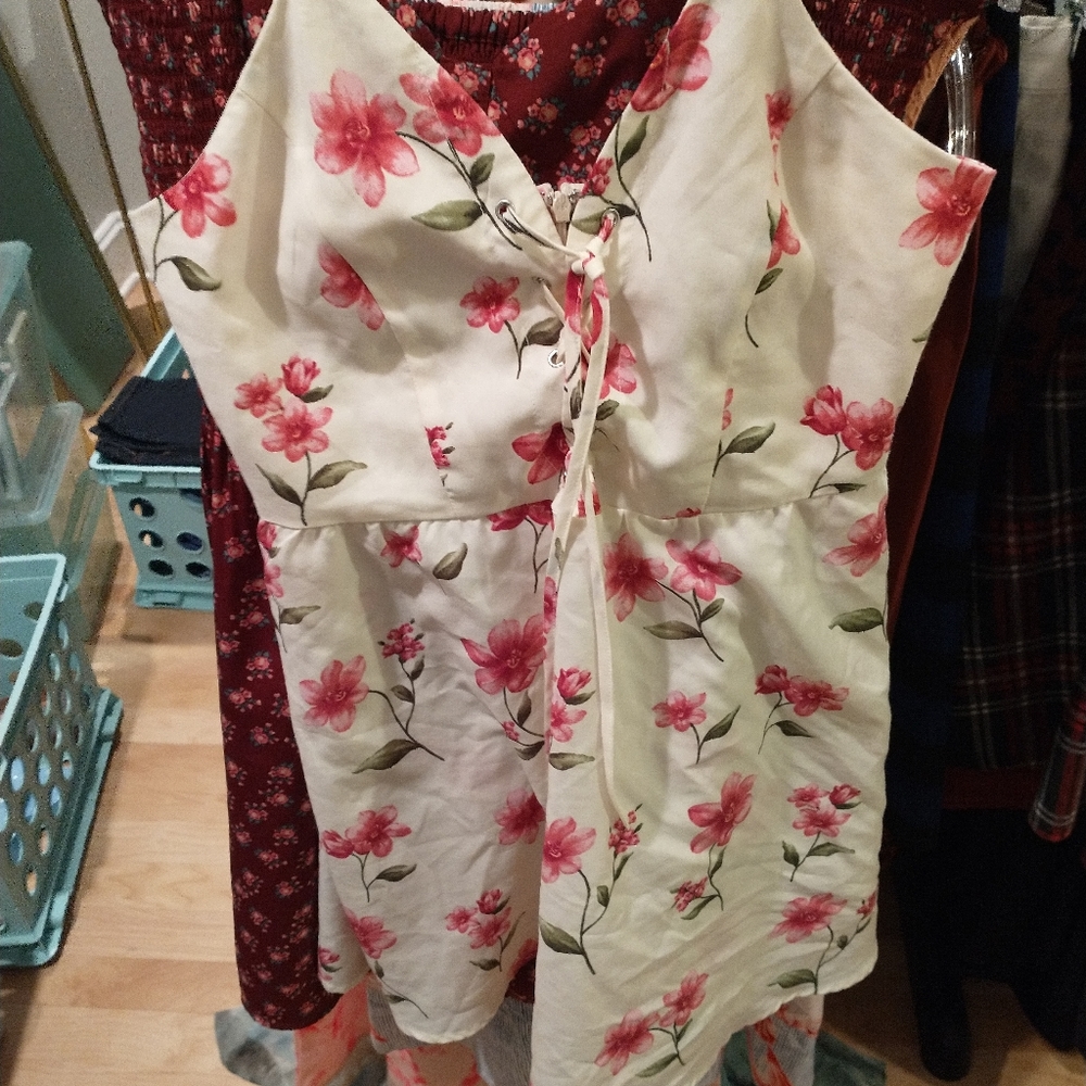 Deep V Neck Tie Pale Yellow Floral Dress Size Medium A Line